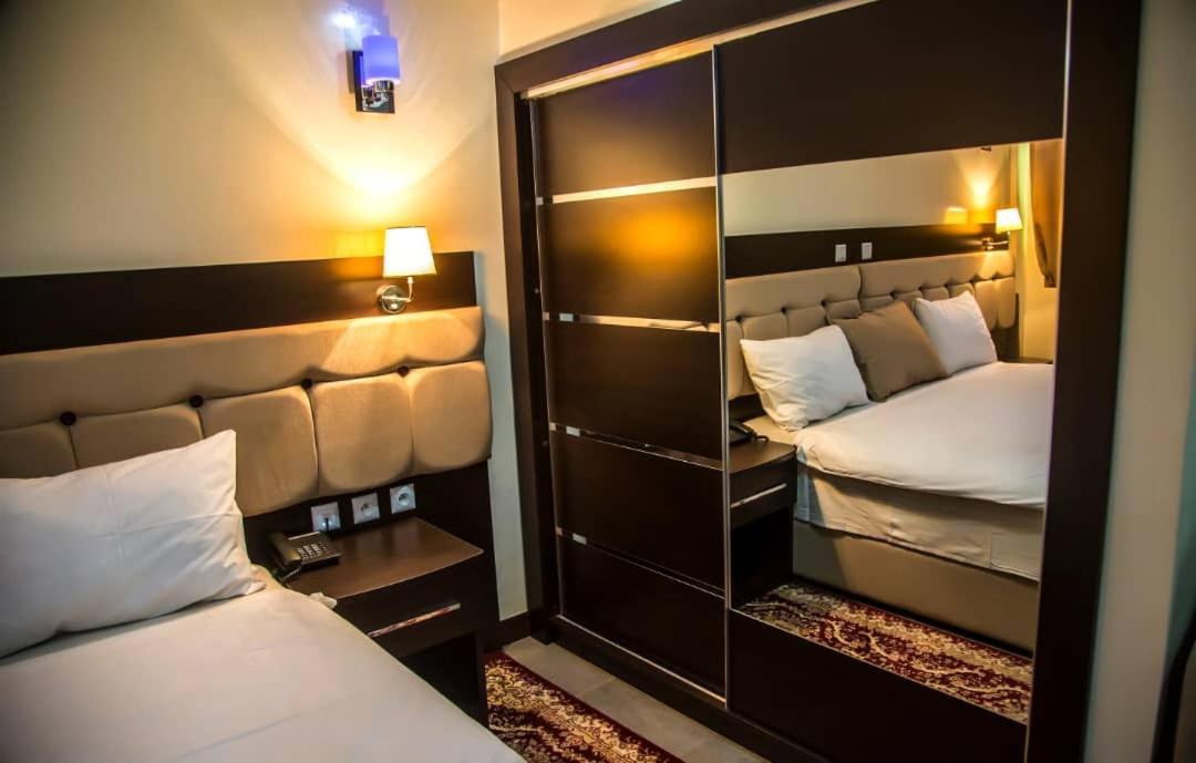 Hotel Univers 3 Aeroport Luxe Νιαμέυ Εξωτερικό φωτογραφία