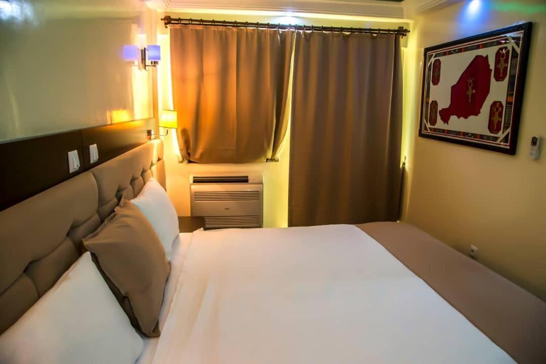 Hotel Univers 3 Aeroport Luxe Νιαμέυ Εξωτερικό φωτογραφία